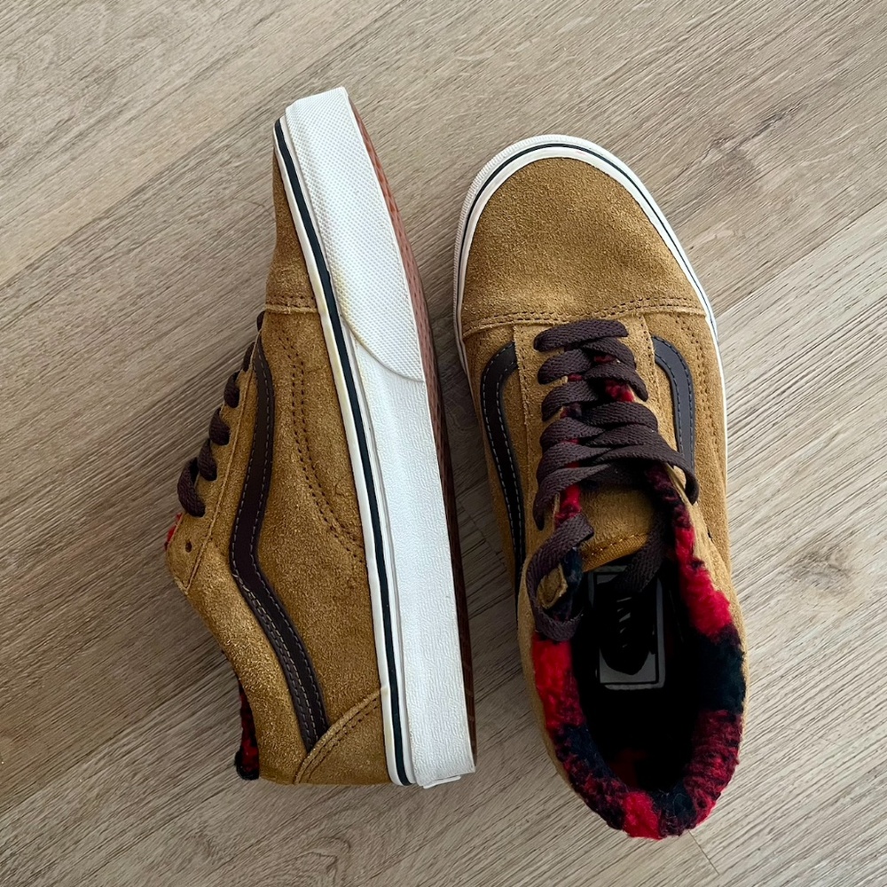 Vans Fur Lined Suede Sneakers / Canadian style